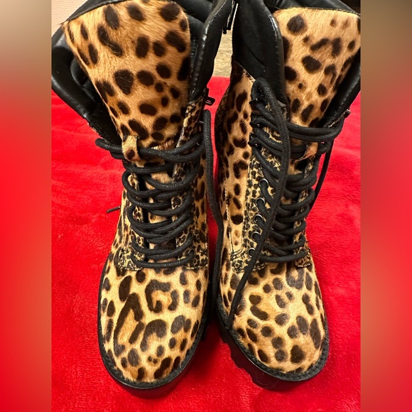 Gianni Bini Animal print platform booties - Size 6 - Picture 2 of 4